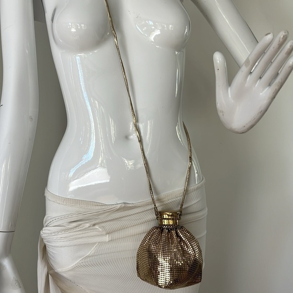 Whiting and Davis Gold Chain Mesh Link Expandable Top Pop Beggars Crossbody Bag - Picture 2 of 11